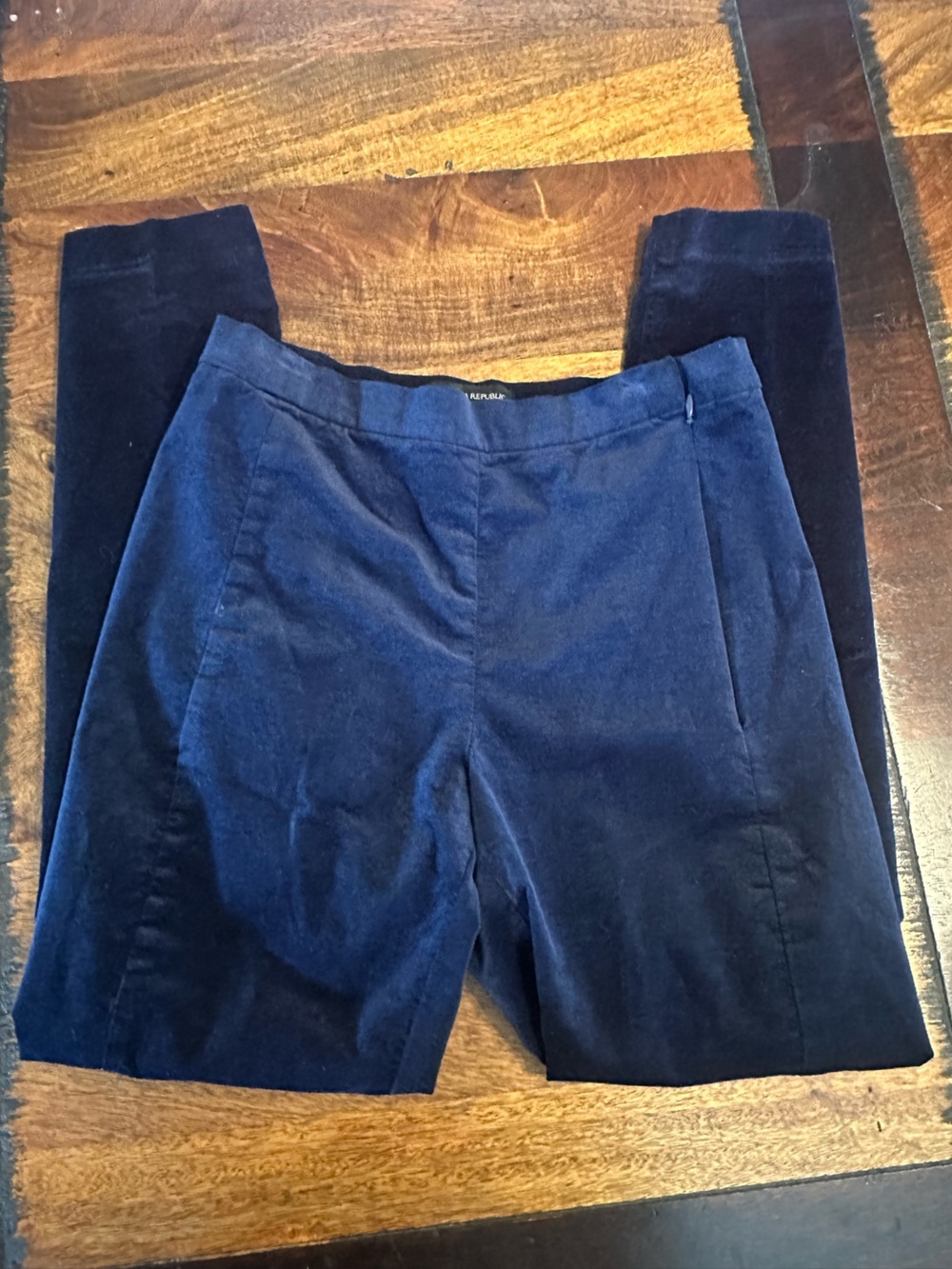 Banana Republic size 4 blue velvet feel pants EUC
